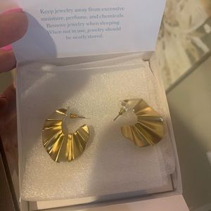 Stella & Dot gold earrings